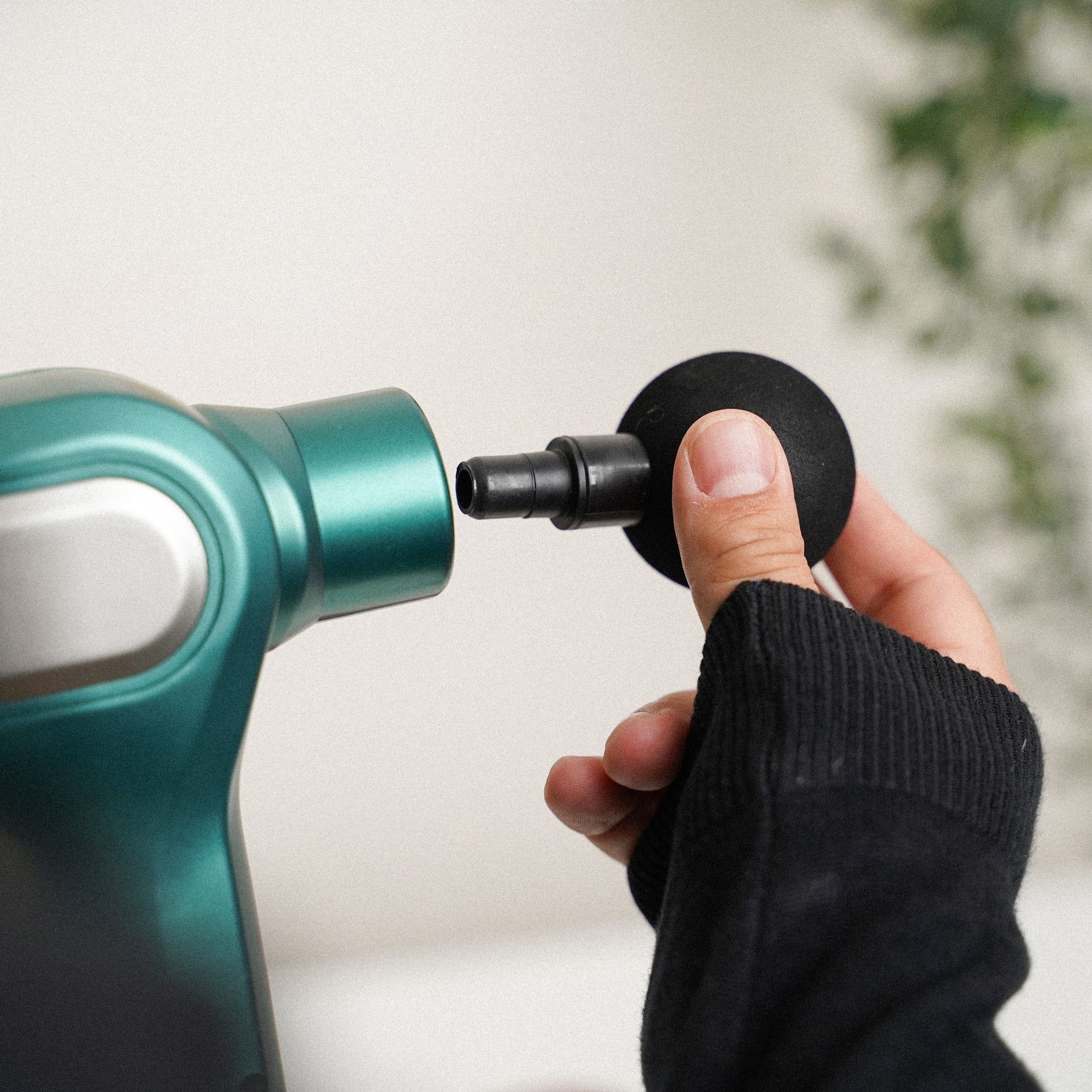 Pistola per massaggio muscolare terapeutico con 8 testine e 12 livelli di velocità - Image 3